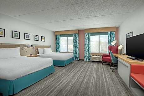 2 Queen Mobility Accessible W/ Bathtub Comp Wifi-fridge-microwave-pod Coffee Brwr Hdtv-work Desk