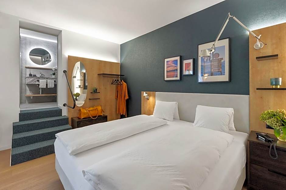 Ascona Lodge, Pool & Garden Retreat