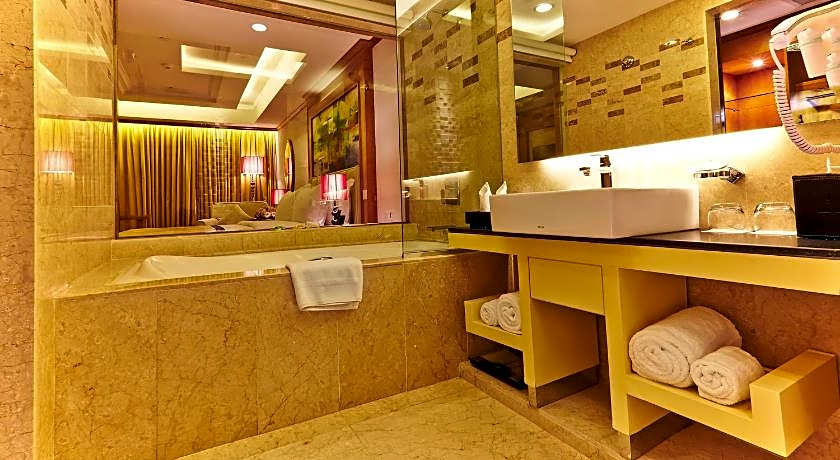 Six Seasons Hotel