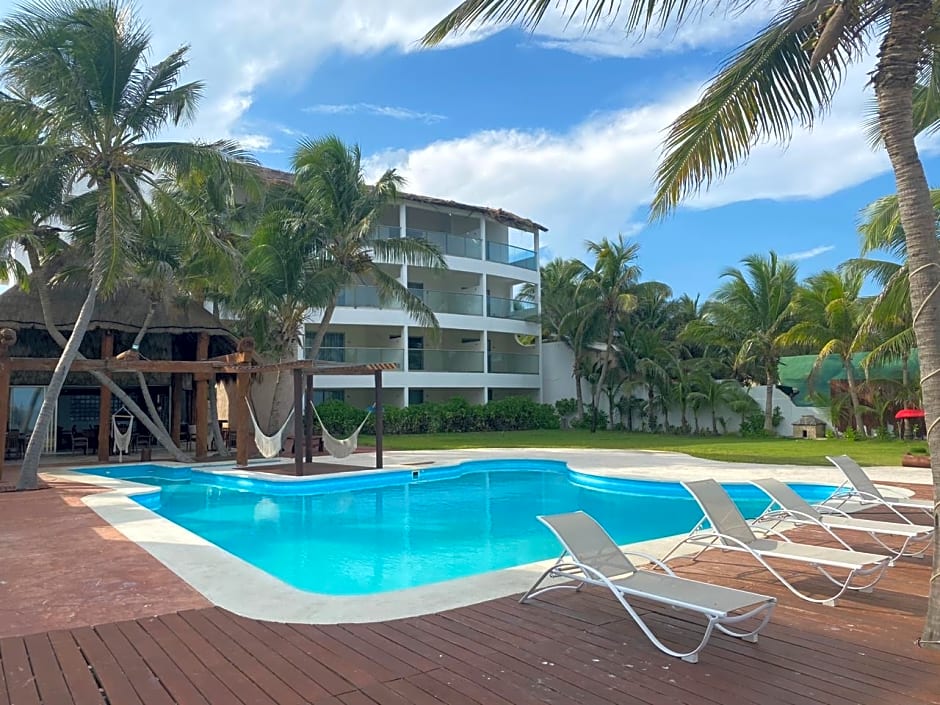 Casa del Puerto by MIJ - Beachfront Hotel