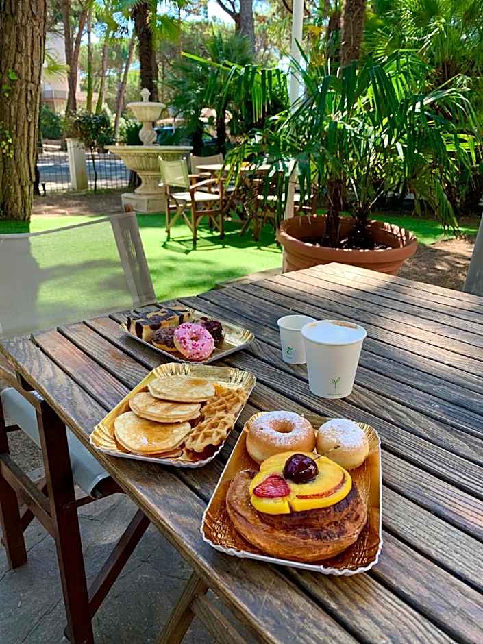 G&D Hotel Deanna Pool&Brunch