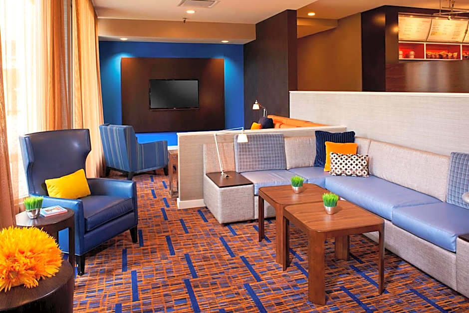 Courtyard by Marriott Chicago Deerfield