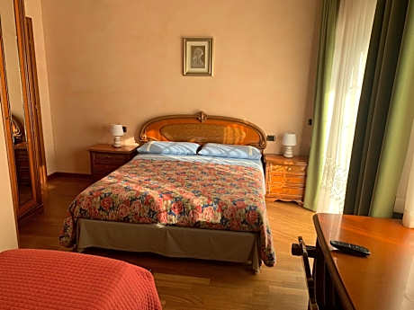 Quadruple Room with Private Bathroom