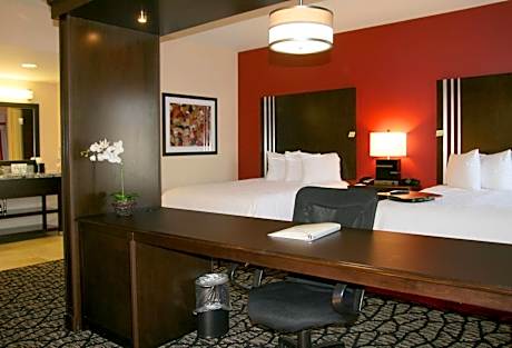 Studio with Two Queen Beds and Sofa Bed - Hearing Access/Non-Smoking
