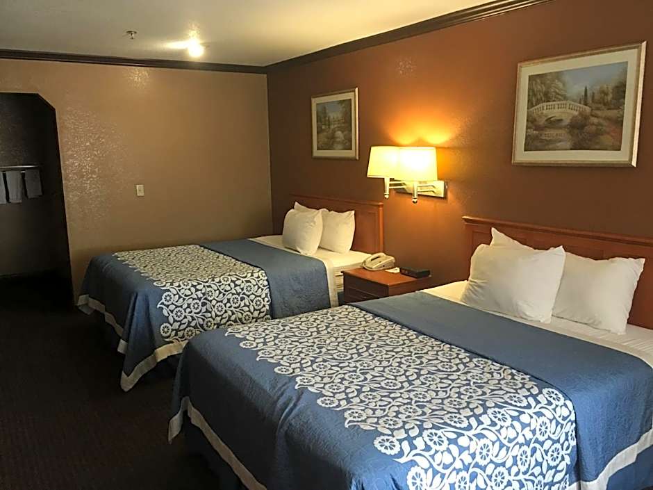 Days Inn by Wyndham Bishop