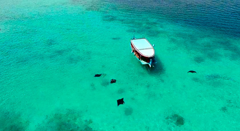 Sunrise by White sand dhigurah 