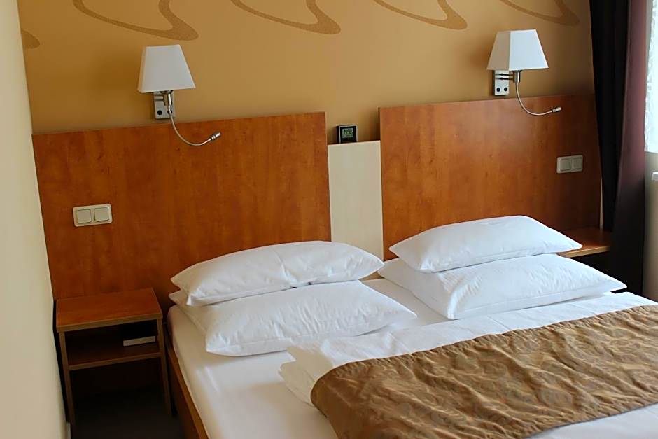 Photo 1 of 6 of Double Room
