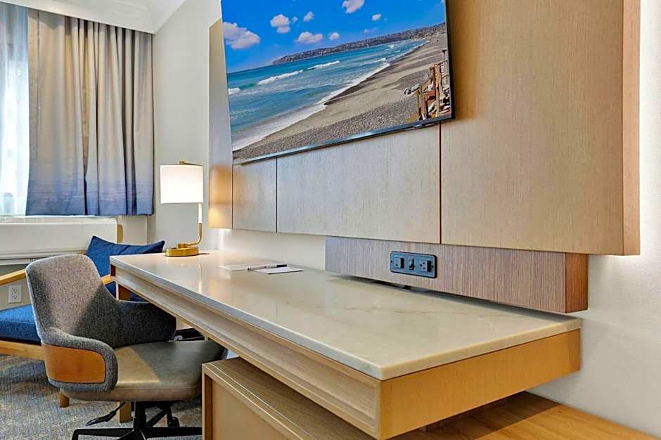 Best Western Plus Sunset Plaza Hotel