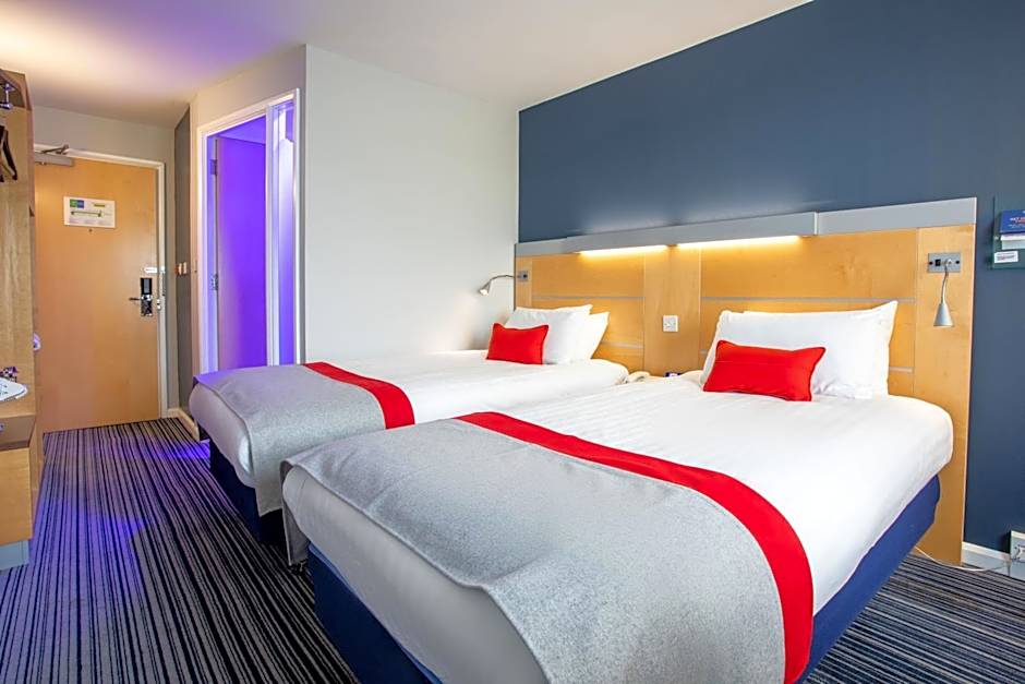 Holiday Inn Express Dunfermline By IHG