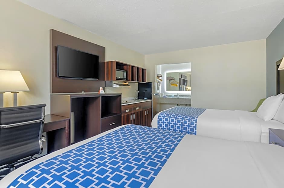 Suburban Studios Verona - Staunton North