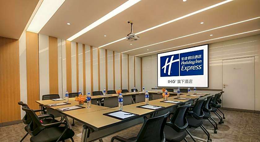 Holiday Inn Express Nantong Textile City By IHG