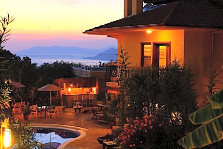 Mandarin & Mango Boutique Hotel