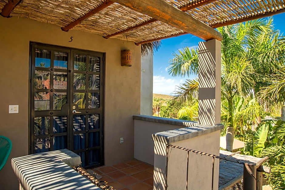Pure Baja Private Suites-Upscale Property with Infinity Pool and Lush Gardens