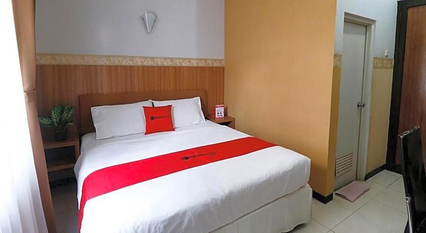 RedDoorz Plus near Undip Tembalang