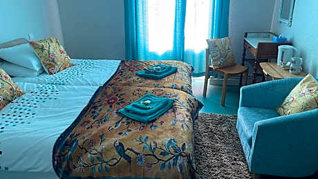 Twin Room with Shared Bathroom