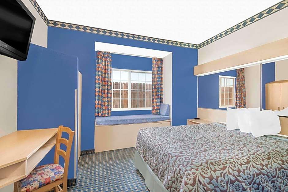 Days Inn & Suites by Wyndham Hutchinson