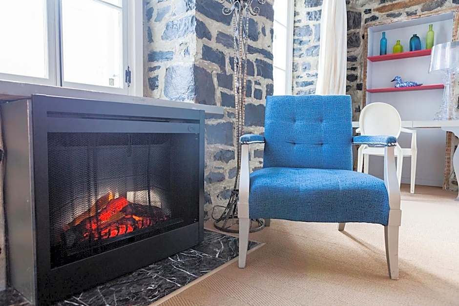 Auberge Place d'Armes - Par Aneyro