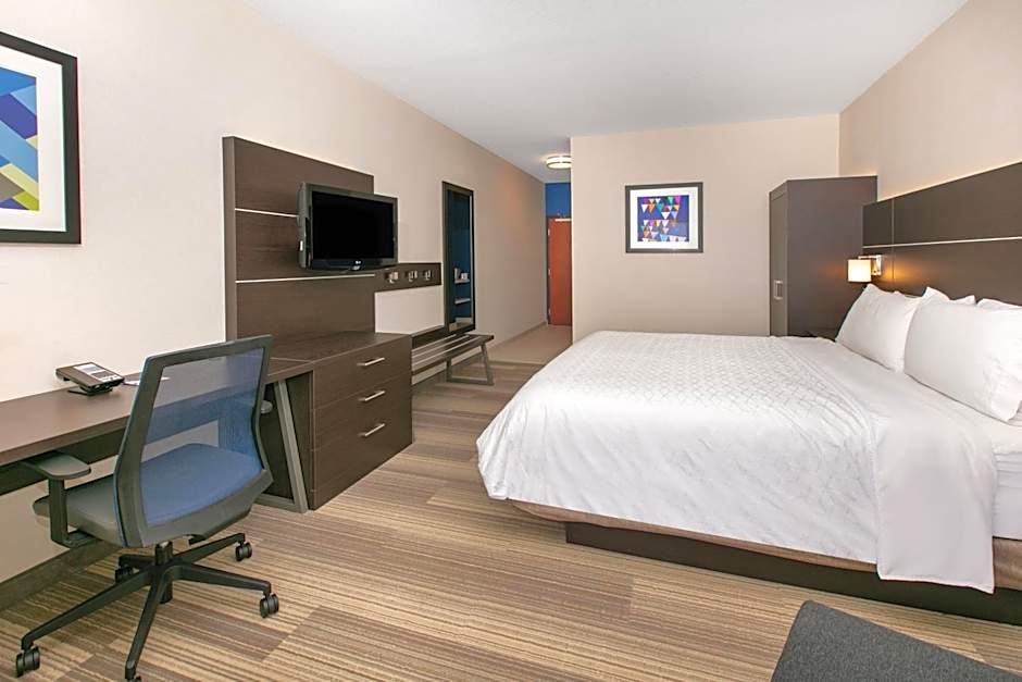 Photo 1 of 9 of 1 King Bed, Mountain View