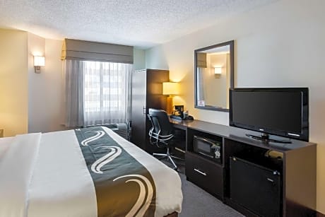1 King Bed Nonsmoking