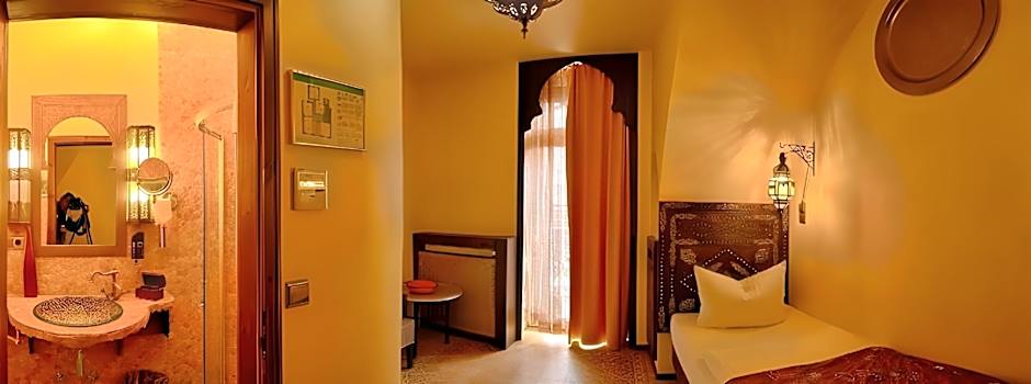 Hotel Villa Oriental & Restaurant                                               
