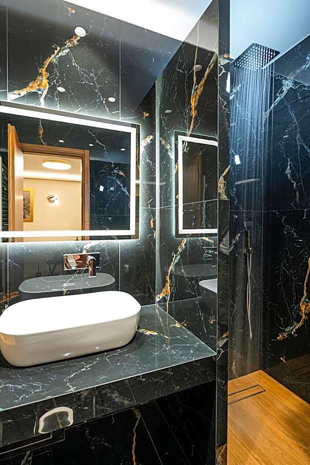 FLOARA DI MUNTE Forest Luxury Suites