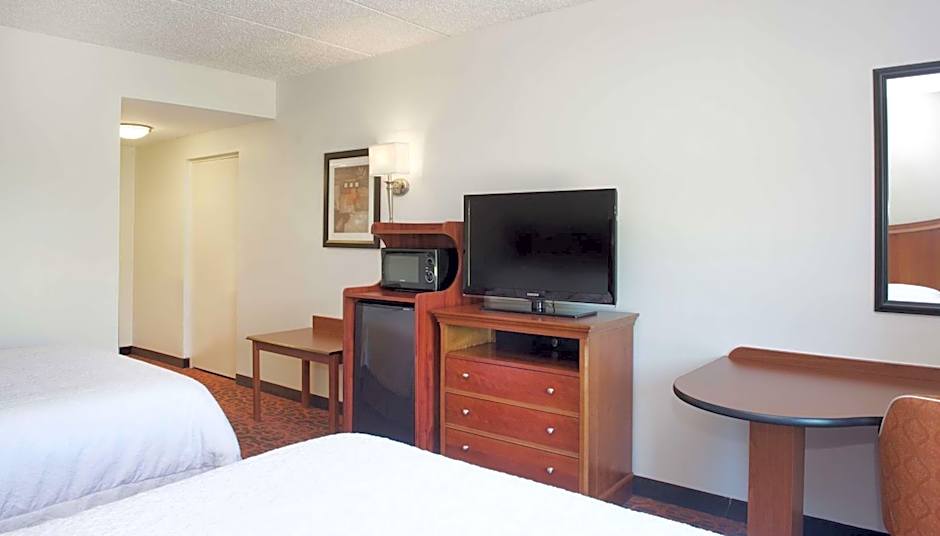 Hampton Inn By Hilton & Suites Pittsburgh-Meadow Lands