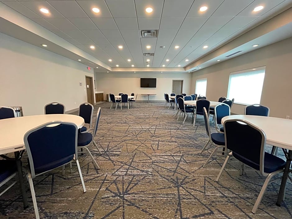 Holiday Inn Express and Suites Ft. Smith Airport By IHG