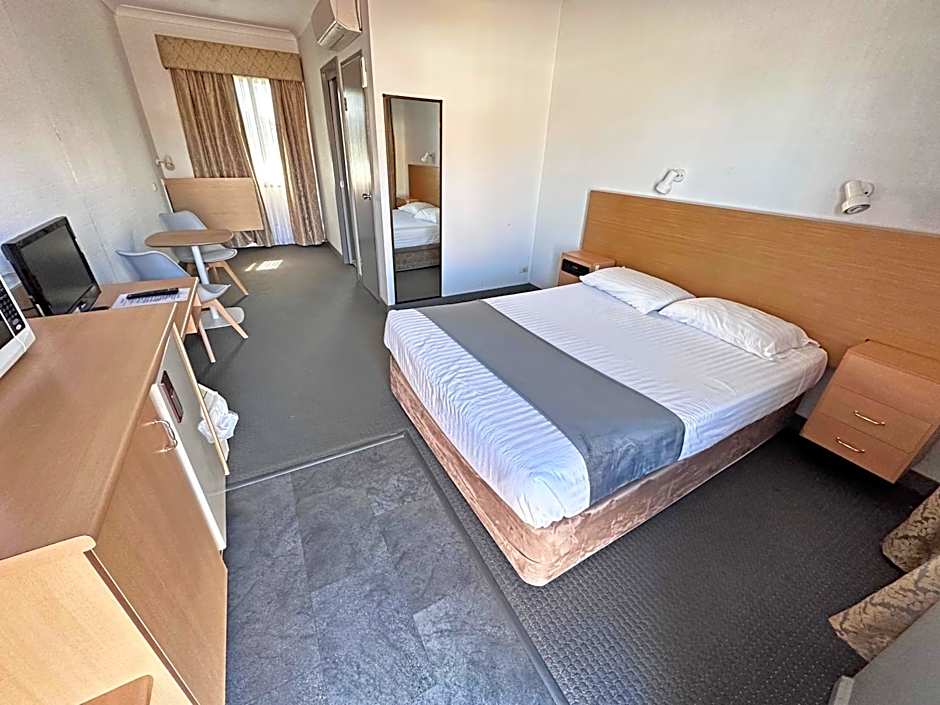 Spa Village Travel Inn