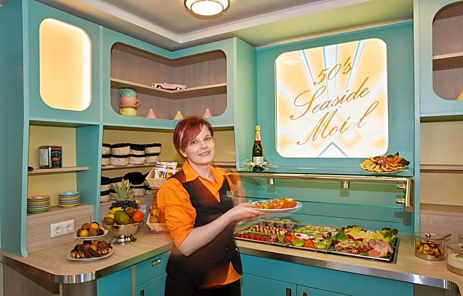 Bernstein Hotel "50`s Seaside Motel"