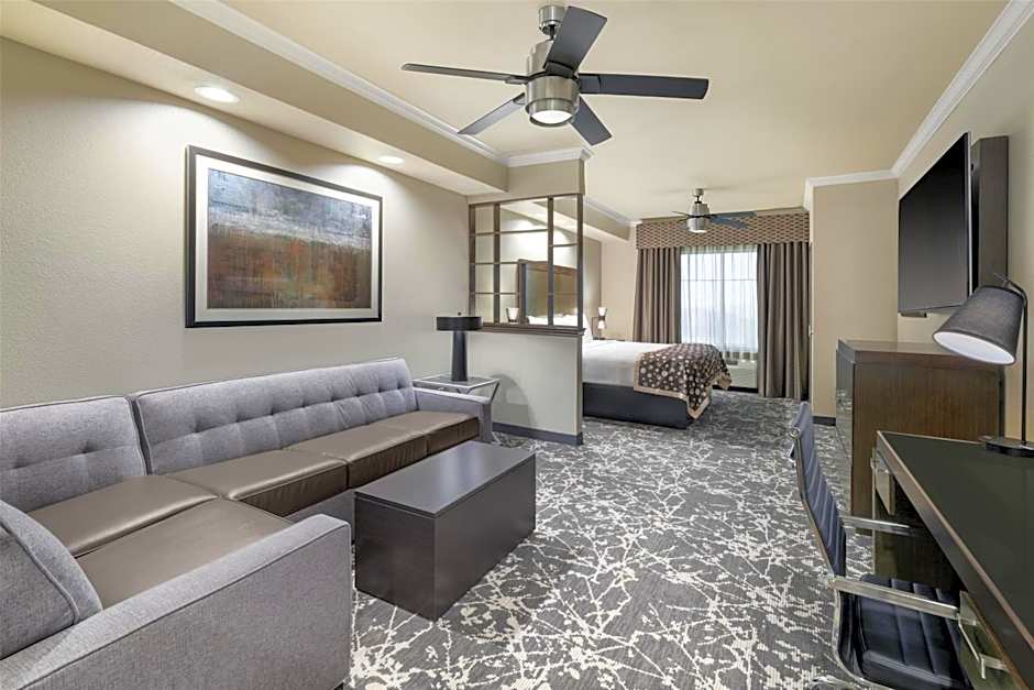 Best Western Premier Crown Chase Inn & Suites