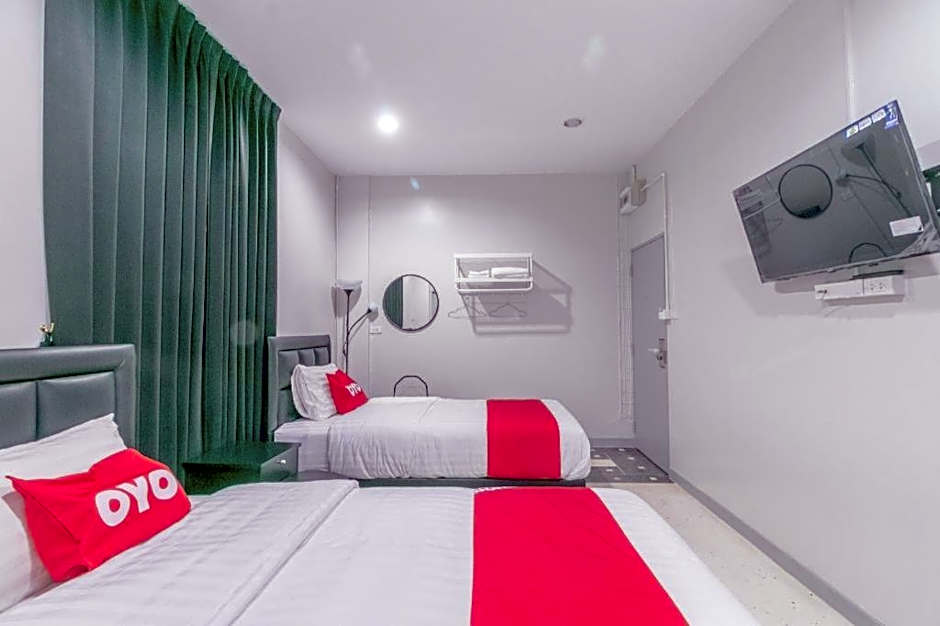 OYO 818 Suksomboon Residence