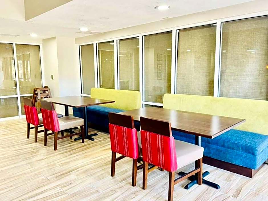 Comfort Inn & Suites Montgomery East Carmichael Rd