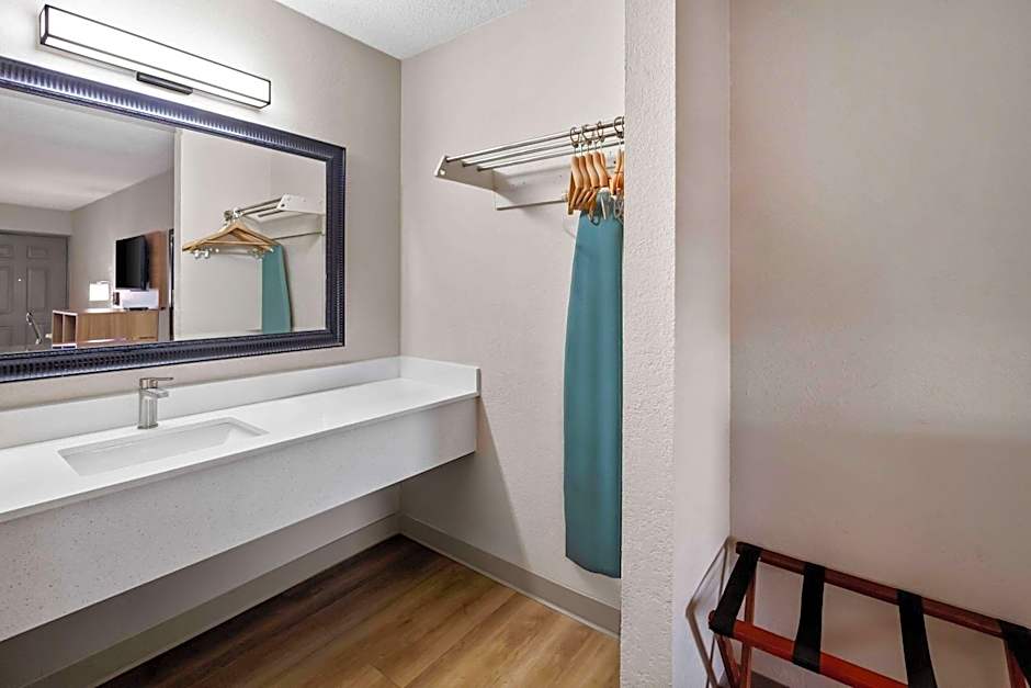 Days Inn by Wyndham Brownsville