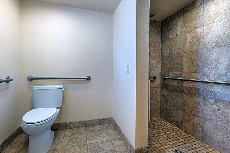 Best Western Plus A Wayfarer's Inn & Suites