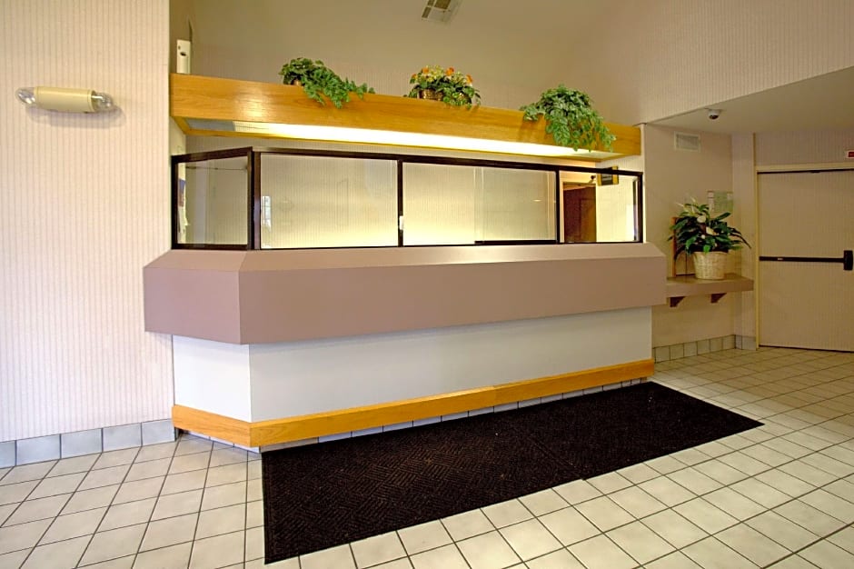 Americas Best Value Inn - Addison/Dallas