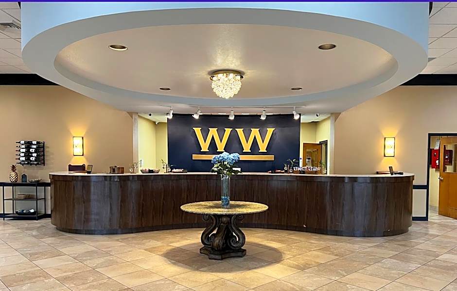 Historic Whispering Woods Hotel & Conference Center