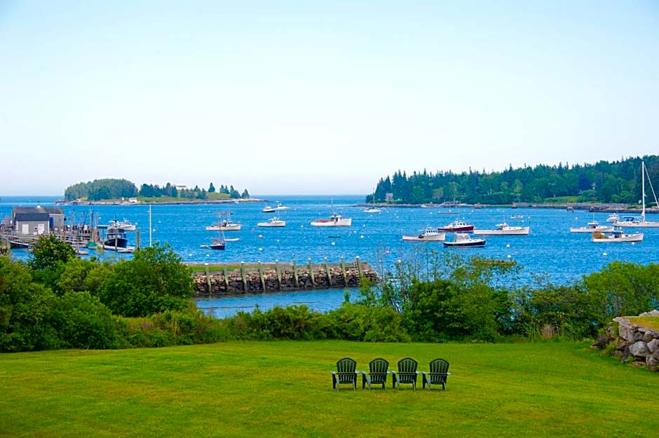 East Wind Inn & Suites