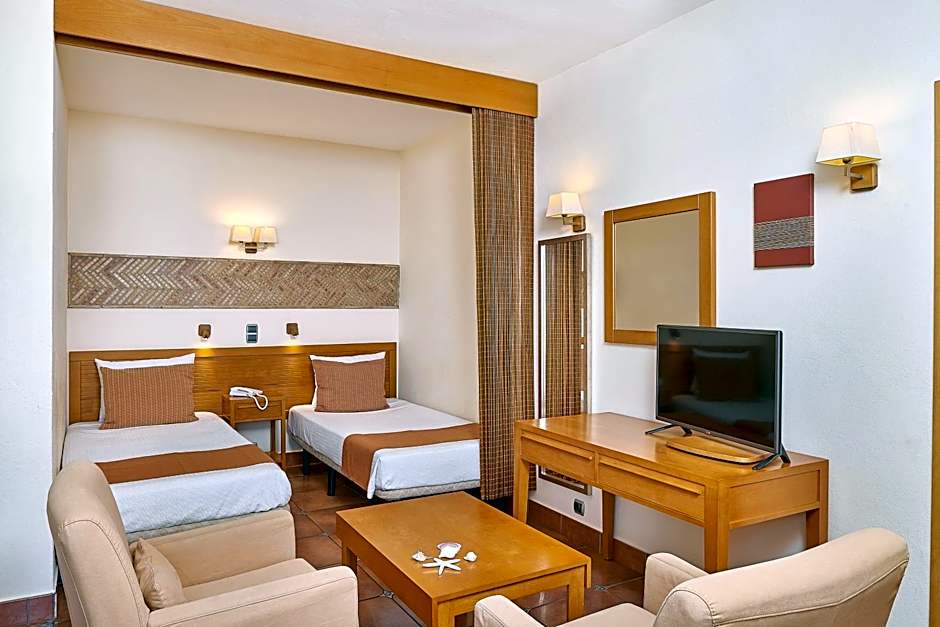 Oceanus Aparthotel