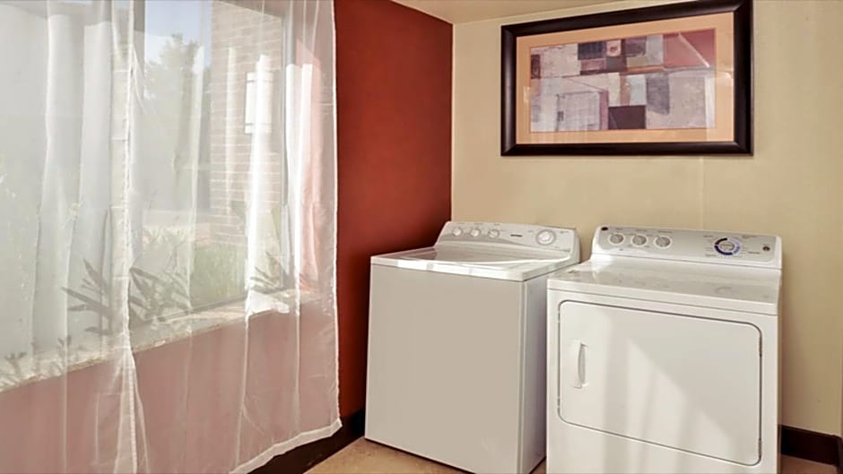 Holiday Inn Express Hotel & Suites Lincoln-Roseville Area, an IHG Hotel