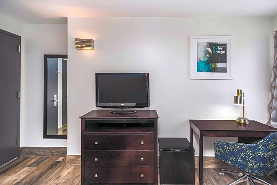 La Quinta Inn & Suites by Wyndham Brooklyn Downtown