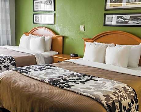 2 Double Beds Non-Smoking