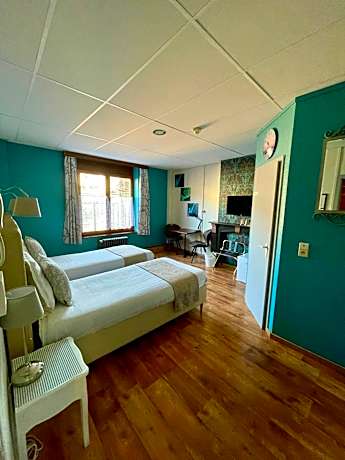 Twin Room with Private Bathroom