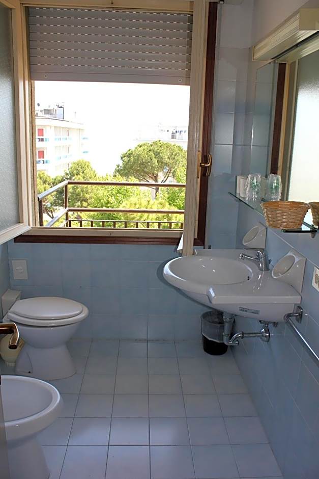 Hotel AMALFI & Restaurant Karaoke Bar
