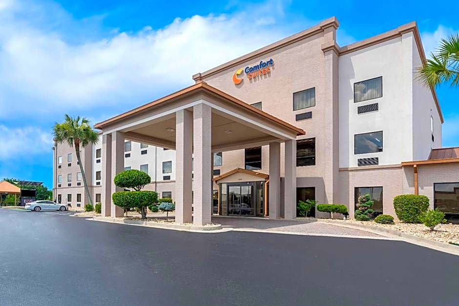 Comfort Suites near Robins Air Force Base