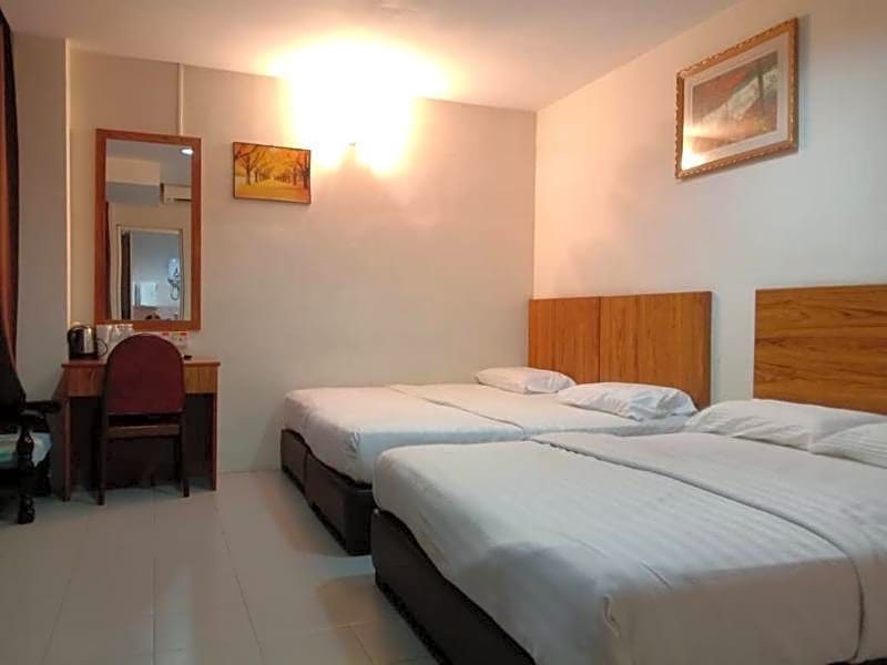 OYO 89877 Sun Triang Hotel