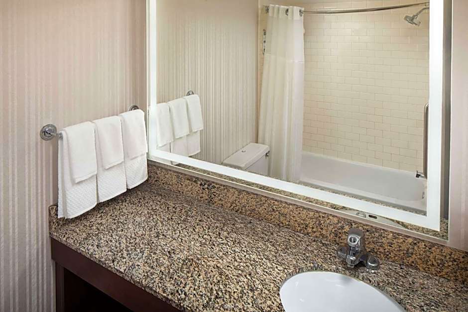 DoubleTree by Hilton Silver Spring DC North