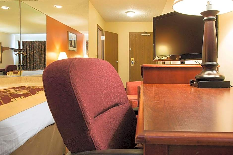 Rodeway Inn Muskegon Airport