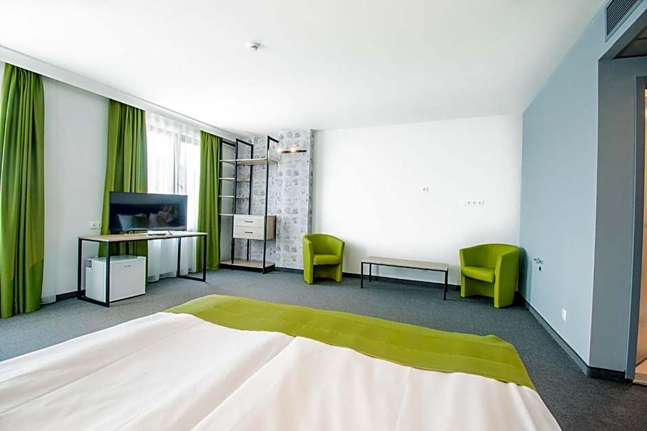 A&M Hotel with free parking