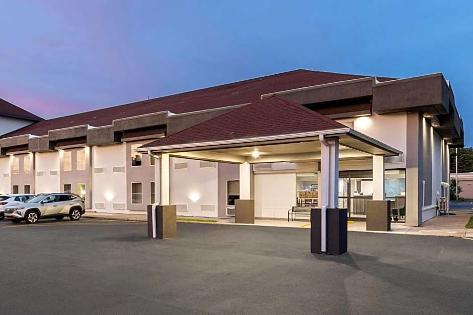 Baymont by Wyndham Batavia - Darien Lake