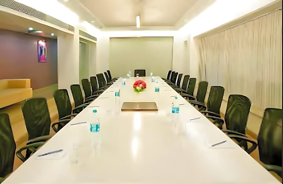 Kohinoor Continental, Near International Airport